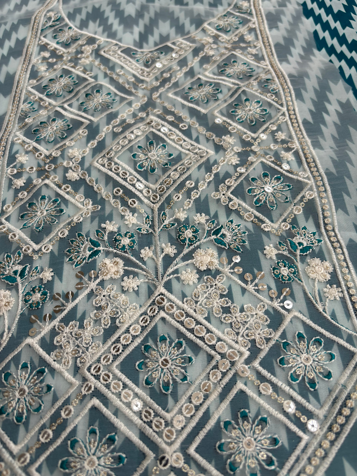 Fatima Zehra with Lawn dupatta Daman Chikankari Un-stitched-UN2764