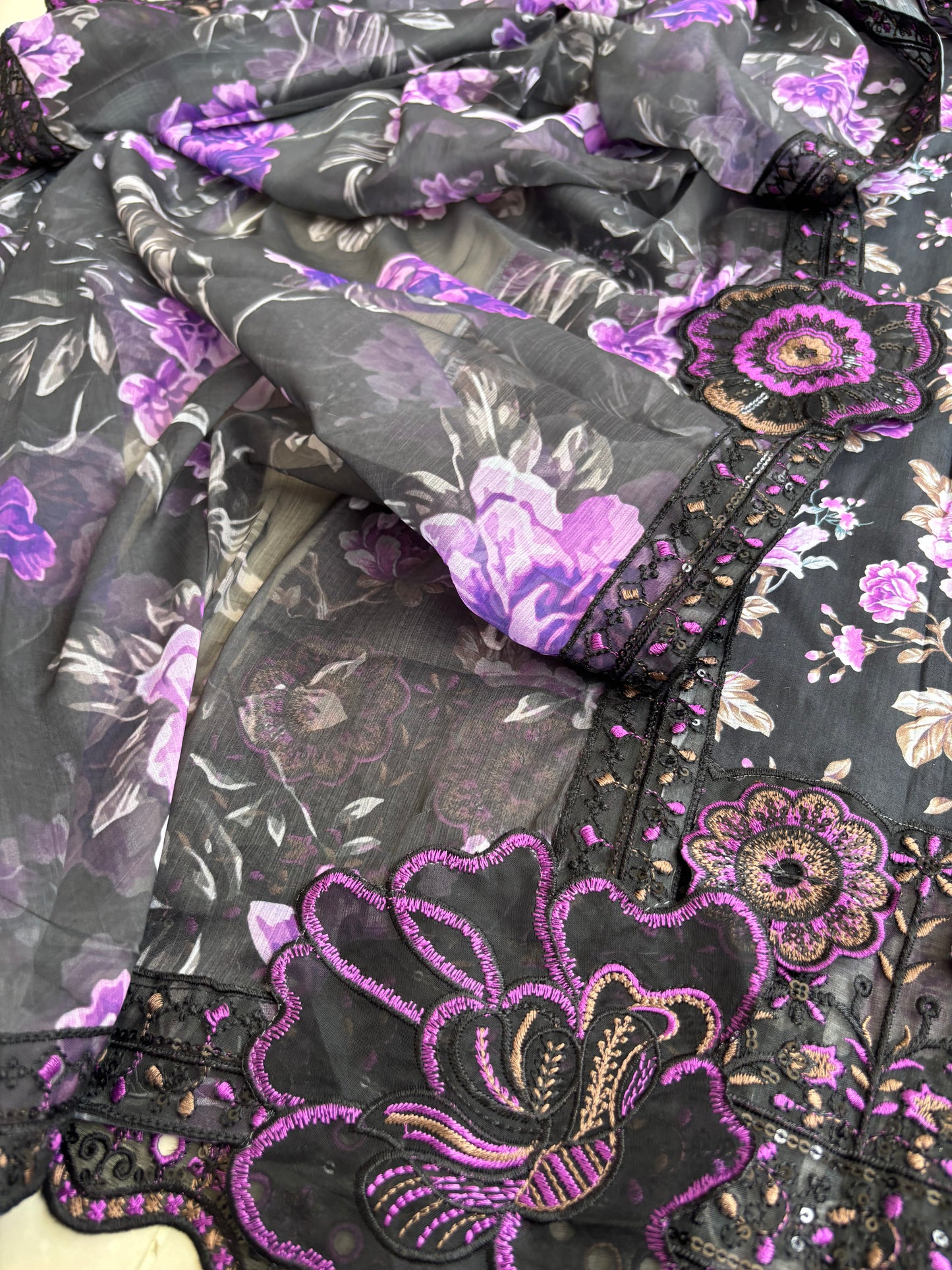 Fatima Zehra Lawn Dupatta with Daman Chikankari Un-stitched cheffon suit 2756