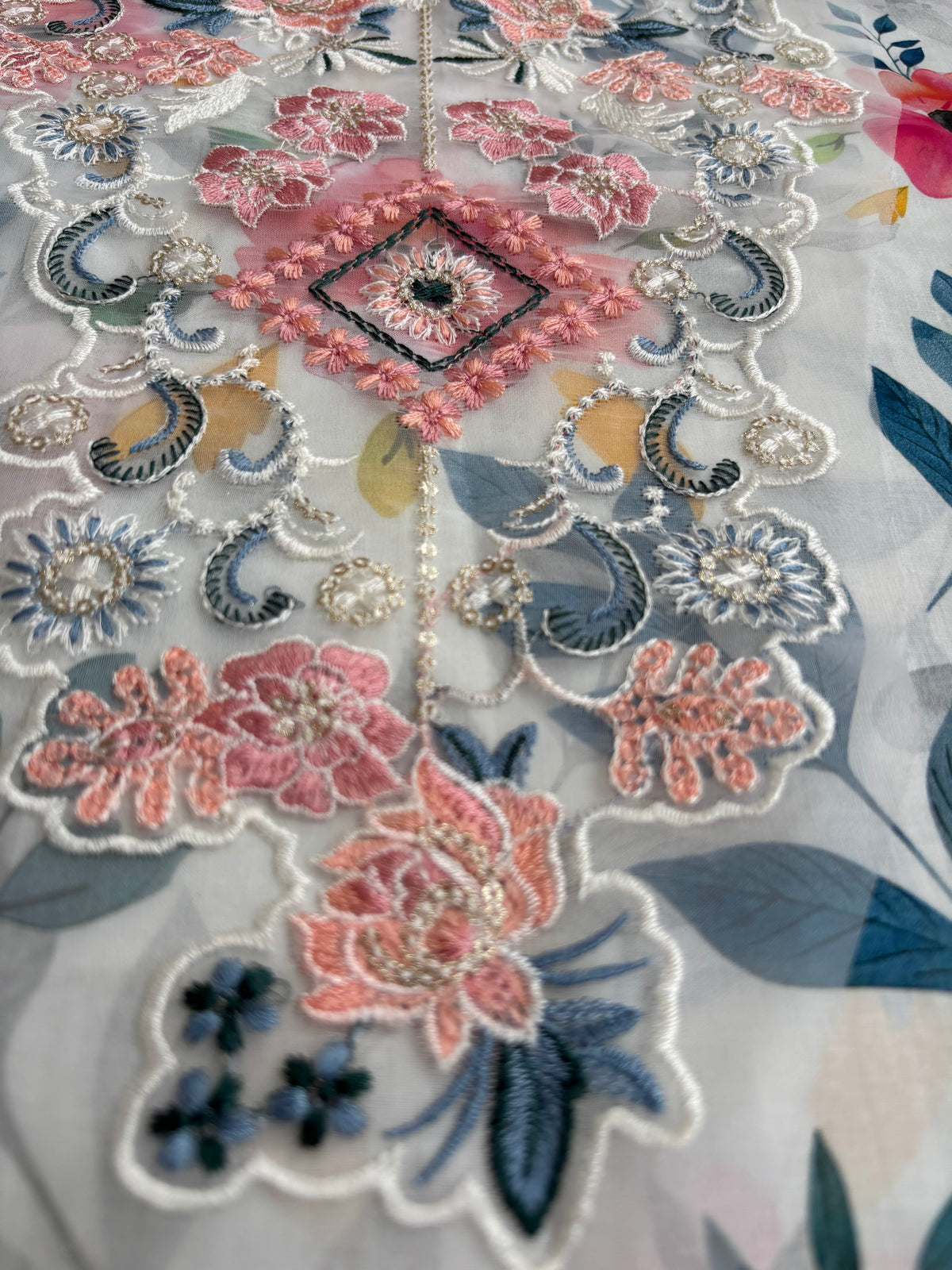 Fatima Zehra with Lawn dupatta Daman Chikankari Un-stitched-UN2760