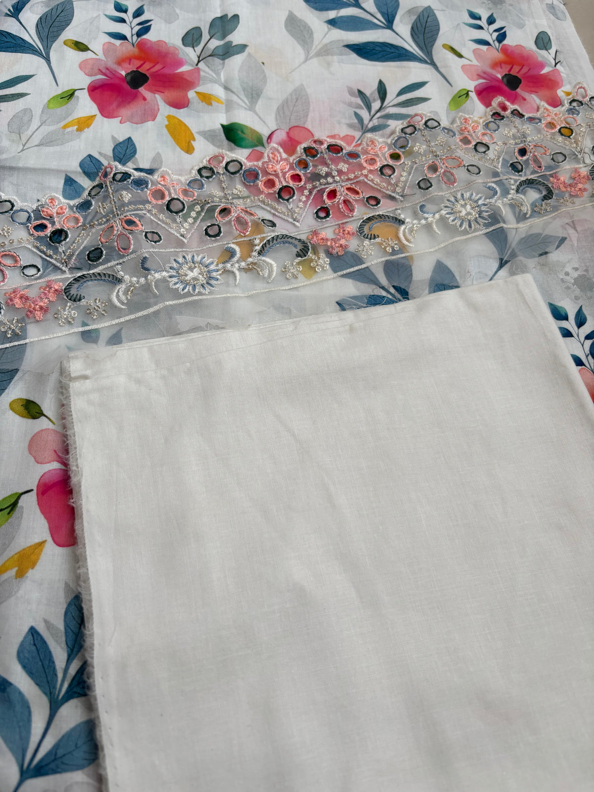 Fatima Zehra with Lawn dupatta Daman Chikankari Un-stitched-UN2760