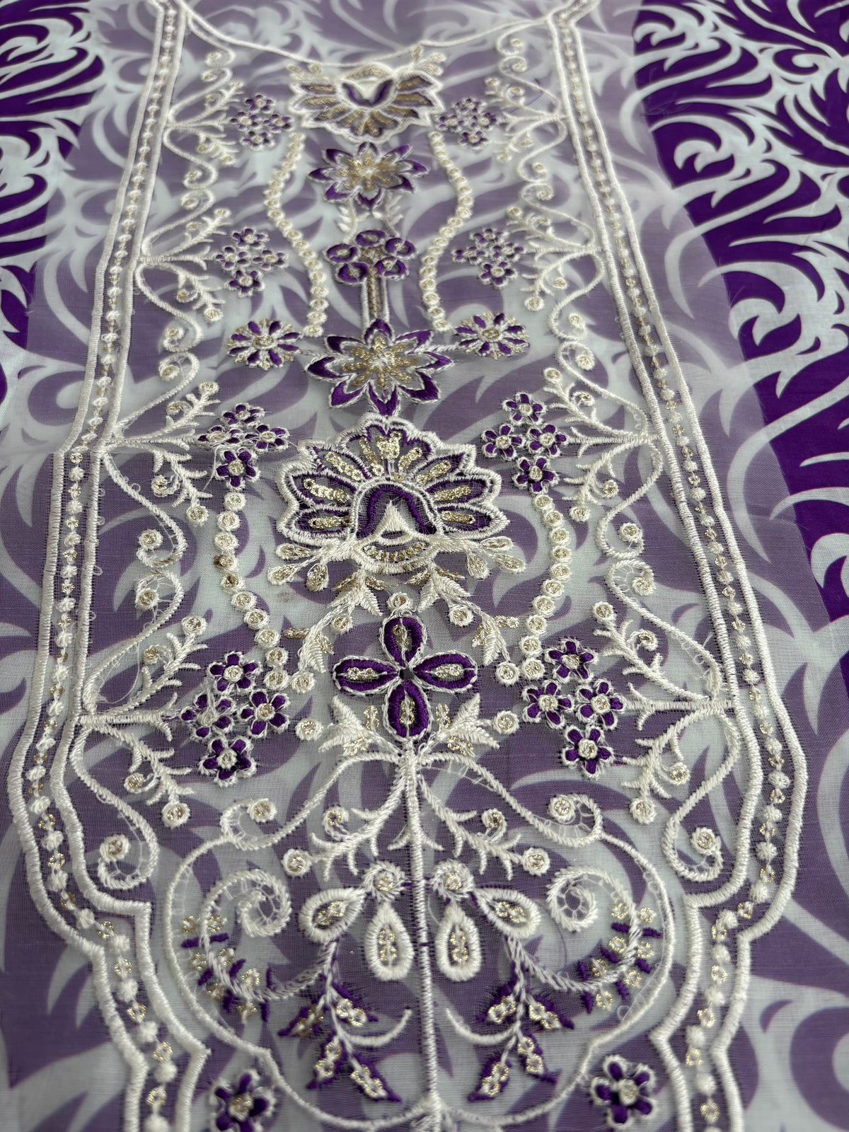 Fatima Zehra with Lawn dupatta Daman Chikankari Un-stitched-UN2765