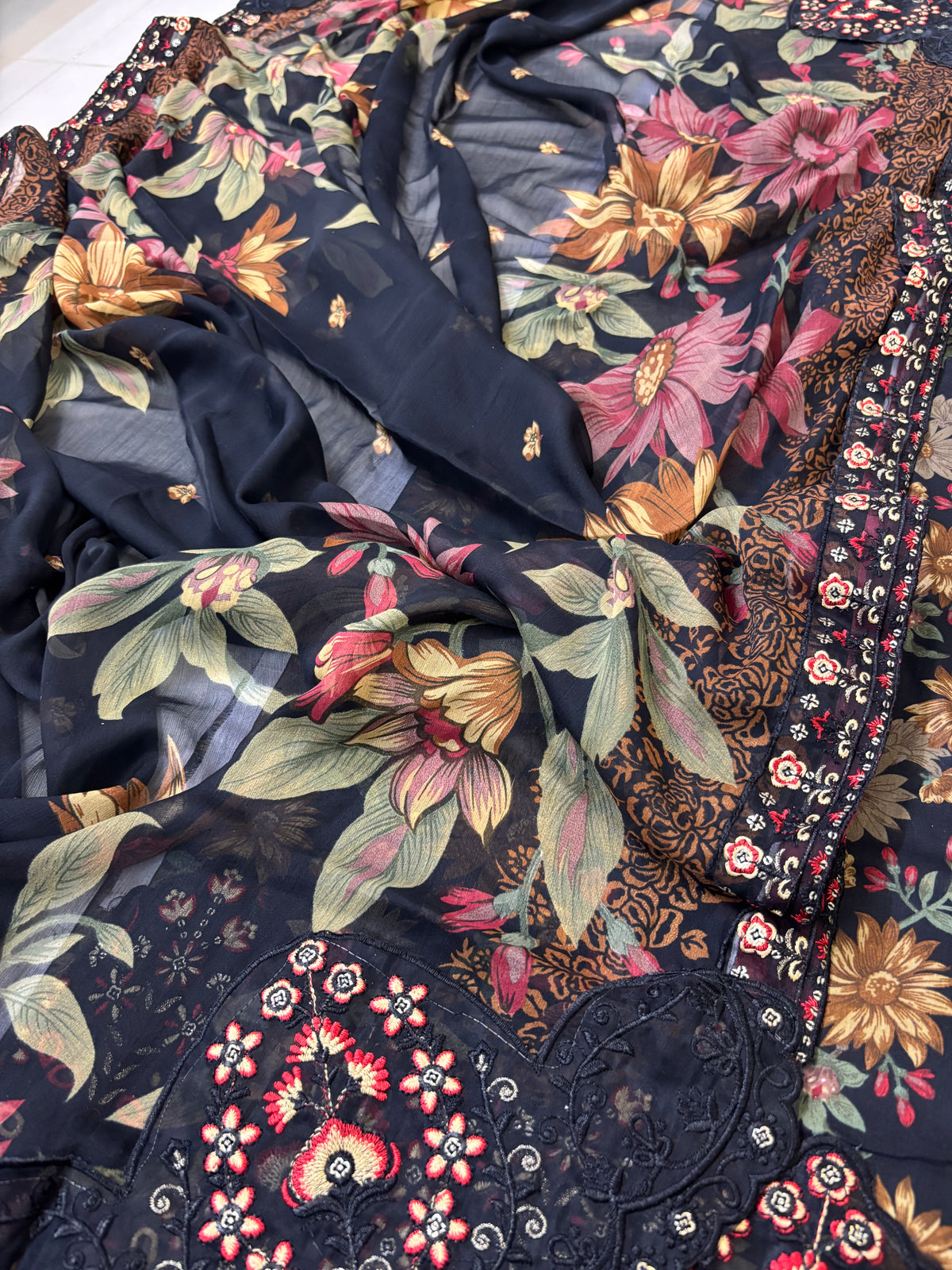 Mohagni Lawn with Chiffon dupatta Daman Chikankari Un-stitched-UN271