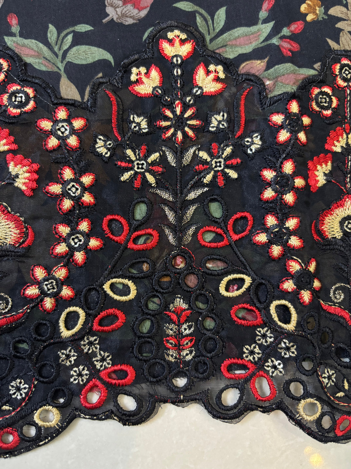 Mohagni Lawn with Chiffon dupatta Daman Chikankari Un-stitched-UN271