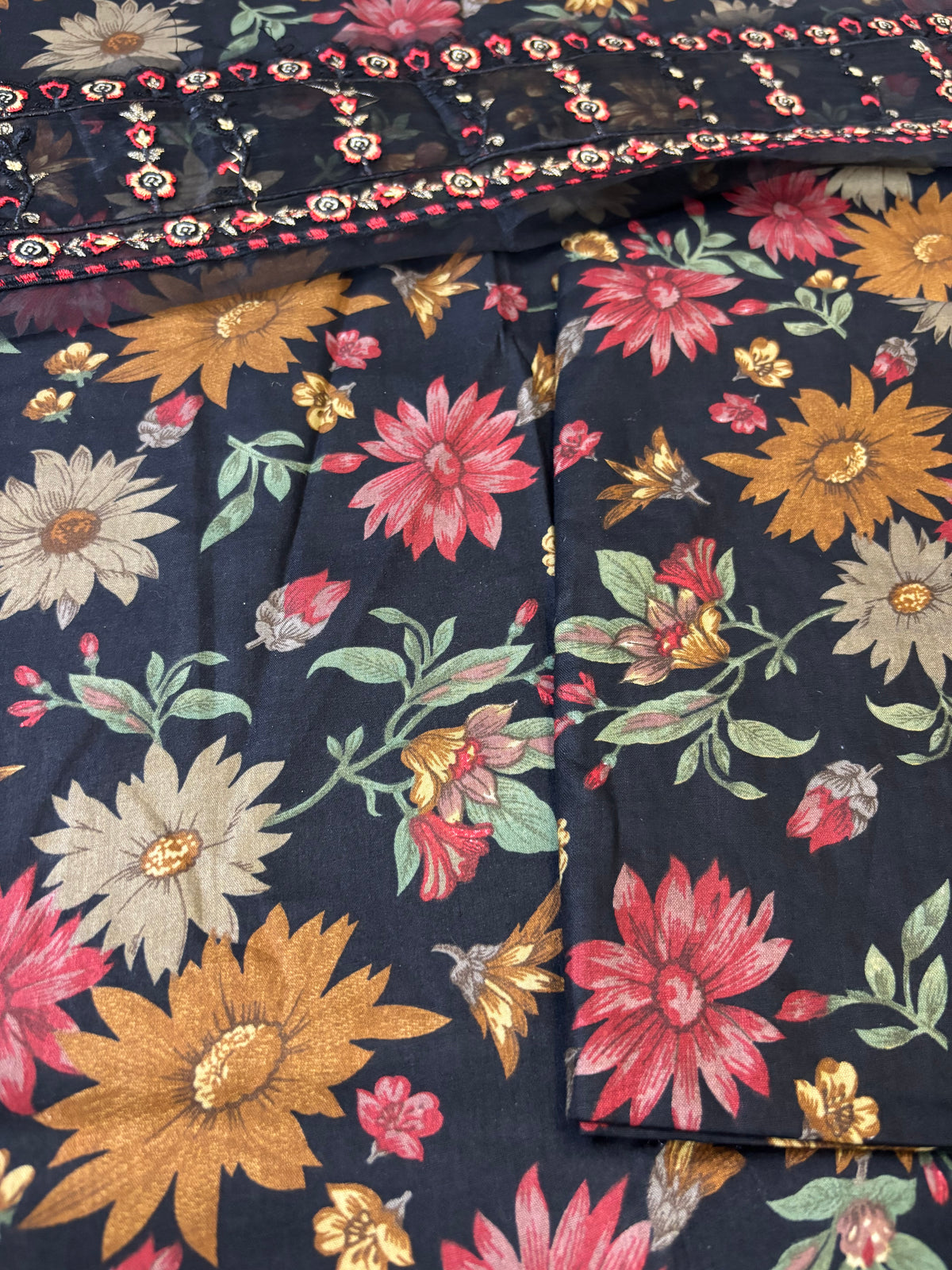 Mohagni Lawn with Chiffon dupatta Daman Chikankari Un-stitched-UN271