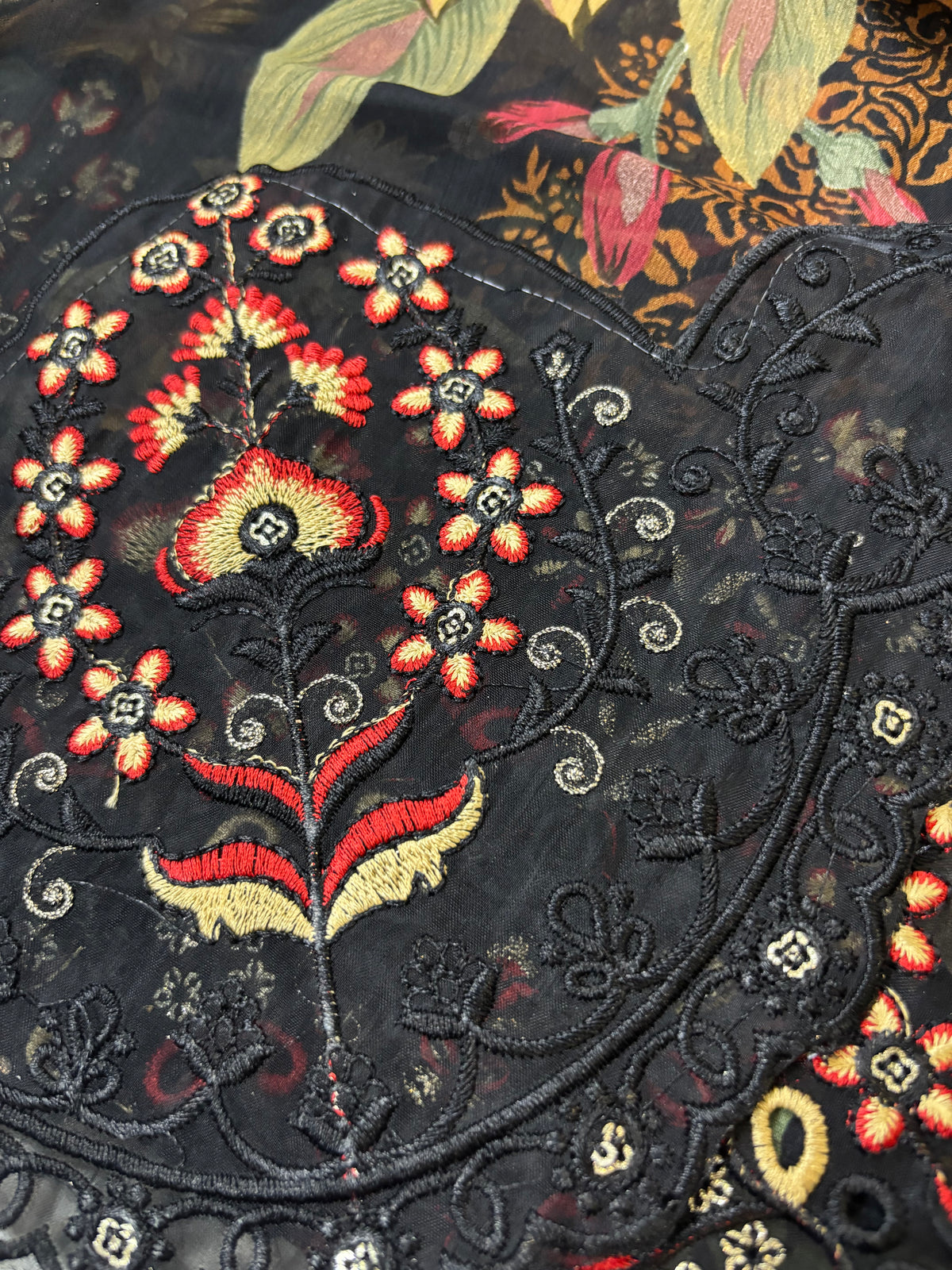 Mohagni Lawn with Chiffon dupatta Daman Chikankari Un-stitched-UN271